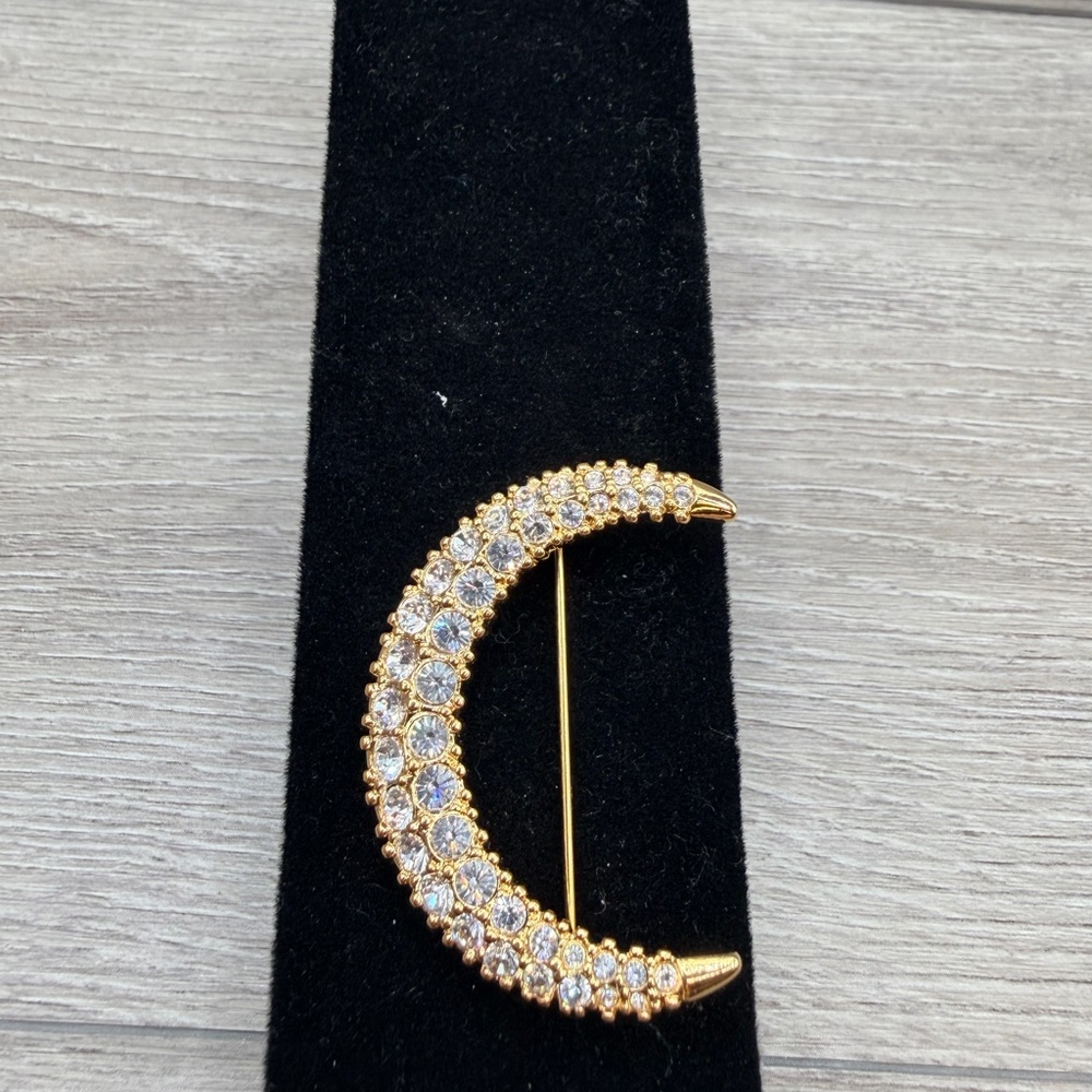 Elegant Gold Tone Crescent Moon Brooch